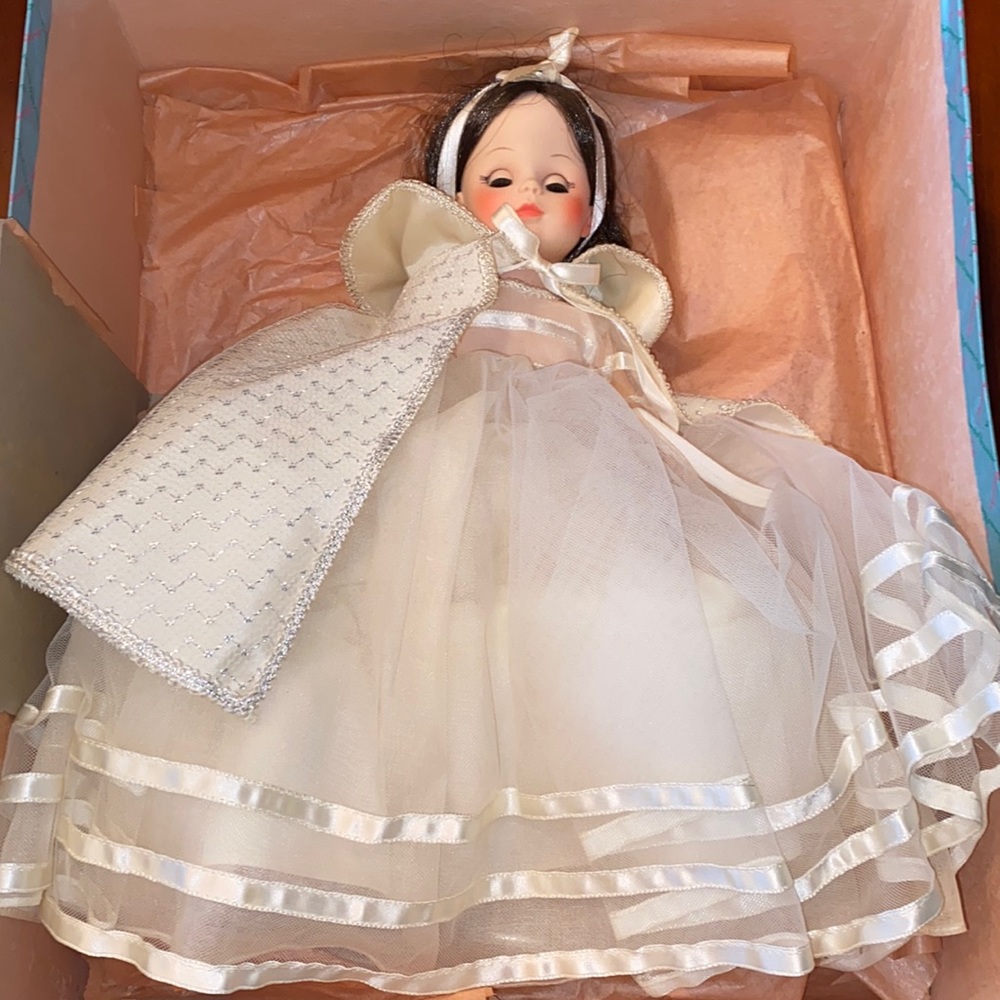Madame Alexander Snow White doll style 1455